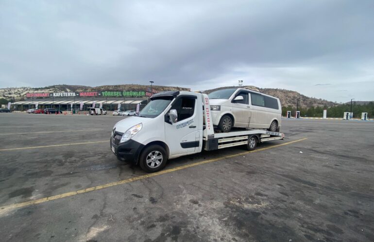 Otobanda Yolda Kaldınız mı? Oto Kurtarma, Mobil Lastikçi ve Yol Yardım Hizmeti Rehberi
